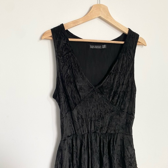 Zara Velvet Style V-Neck Sleeveless Top Size M Black - Picture 2 of 9